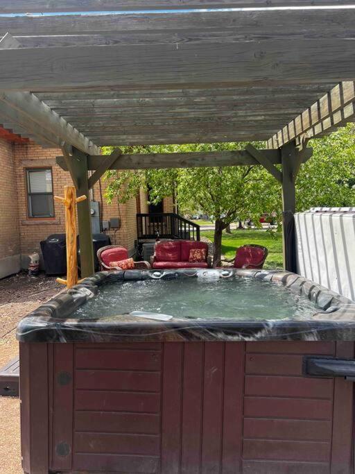 The Lovemore Inn~Hot Tub~Cheerful Carriage Home Delta Exterior photo